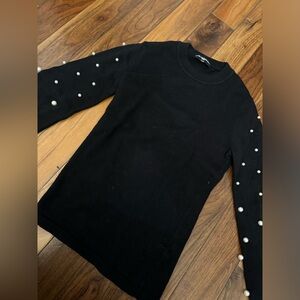 KARL LAGERFELD PARIS Women's Black Luxe Pearl Sleeve Mock Neck Sweater
Size XS